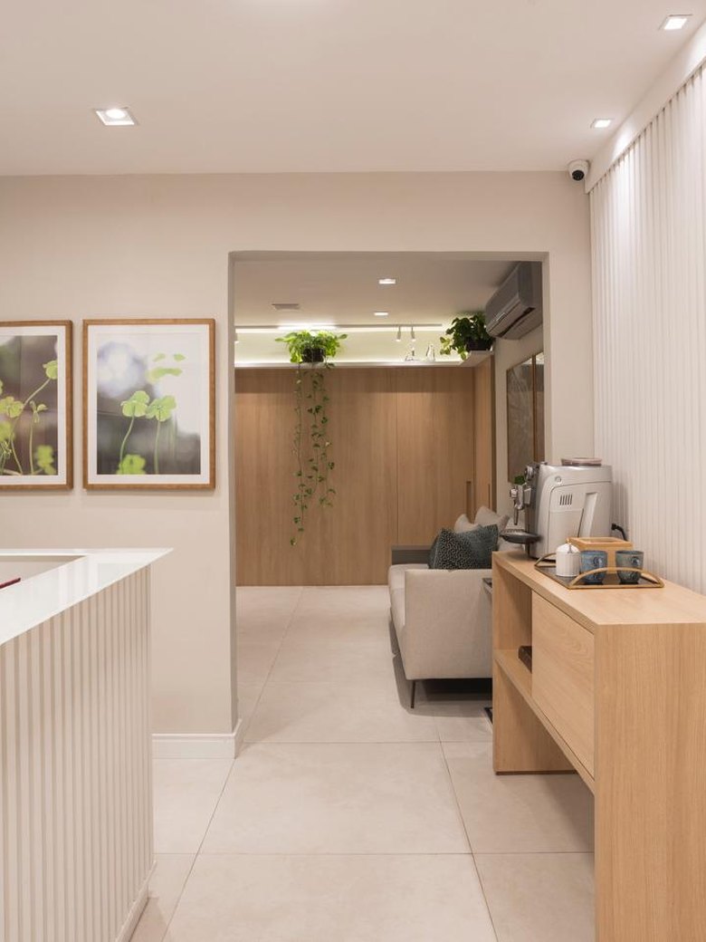 Recepção da Stancka Clinic em marcenaria clara