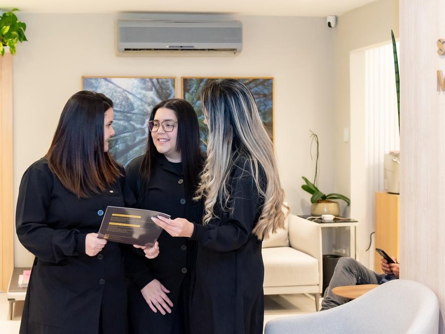 Profissionais da Stancka Clinic no atendimento